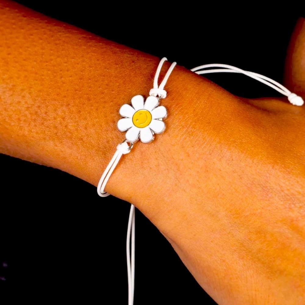 🌼🤍🌼 “DAISY LITTLE THING” WHITE PULL BRACELET ~ PAPARAZZI❗️ HAPPY SMILEY FACE❗️😃 - Picture 4 of 6
